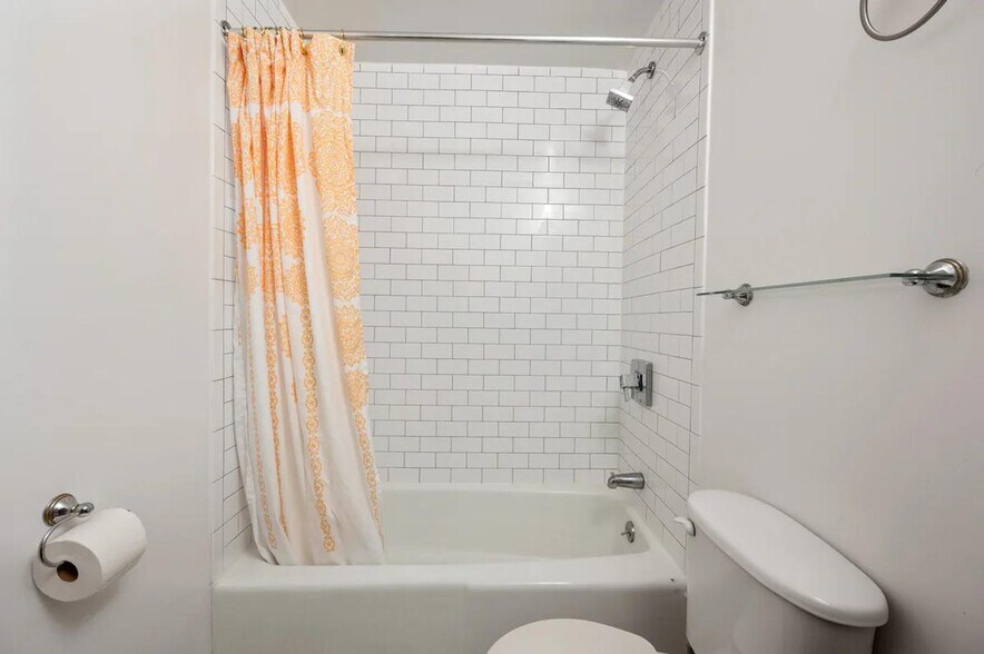 Building Photo - 132 E 45th St