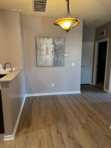 Building Photo - 15953 S Crestview Dr