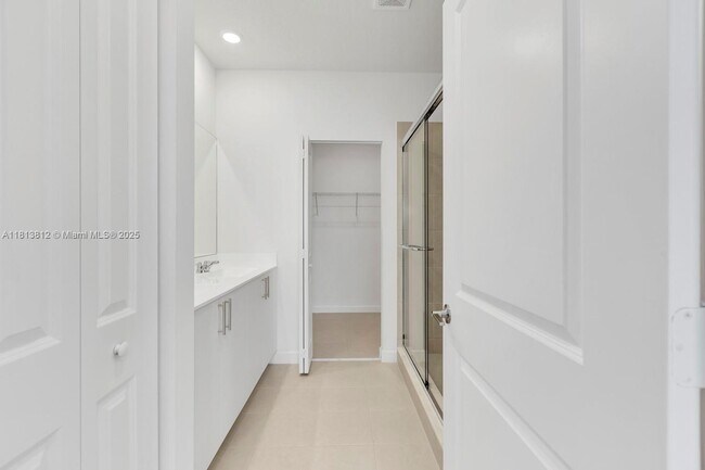 Building Photo - 3050 Park Pl