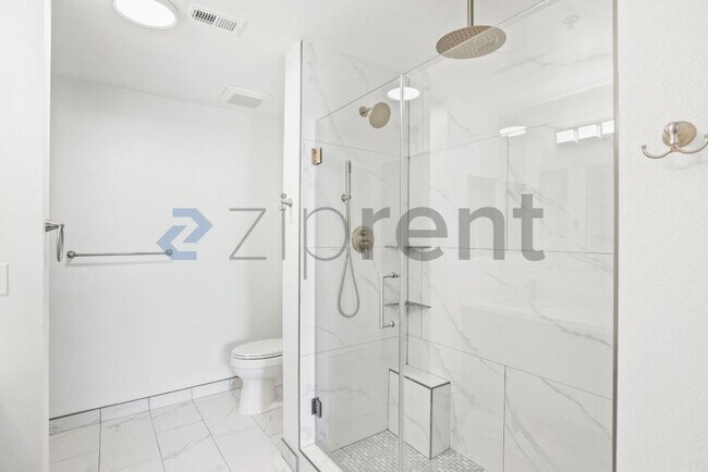 Building Photo - Unit 201