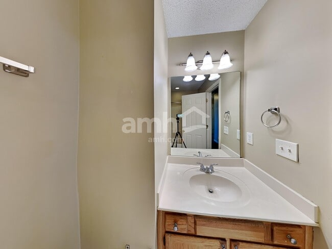 Building Photo - 4476 High Gate Ct NW