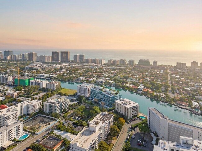 Building Photo - 9201 E Bay Harbor Dr