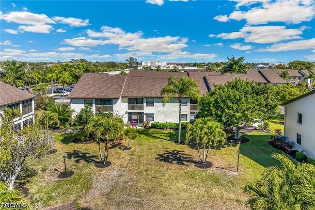 Building Photo - 9305 Lake Park Dr