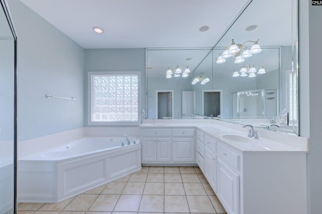 Building Photo - 2 Rose Dew Ln