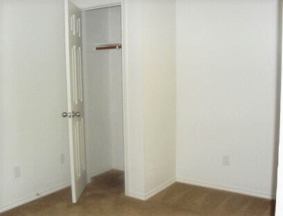 Building Photo - 2812 Ashley Dr