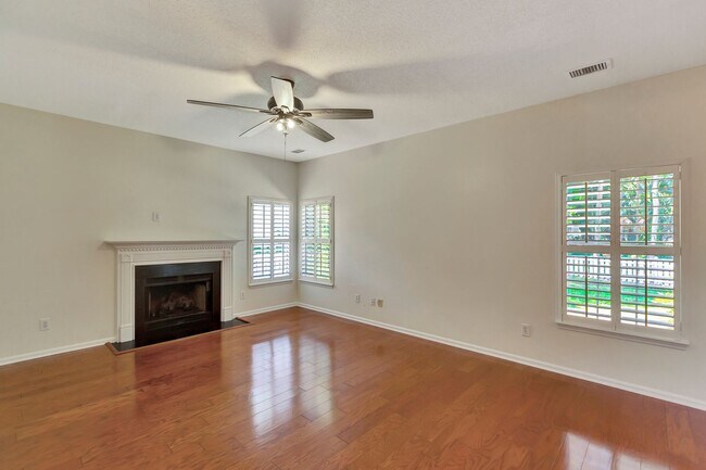 Building Photo - Home in Seaside Farms