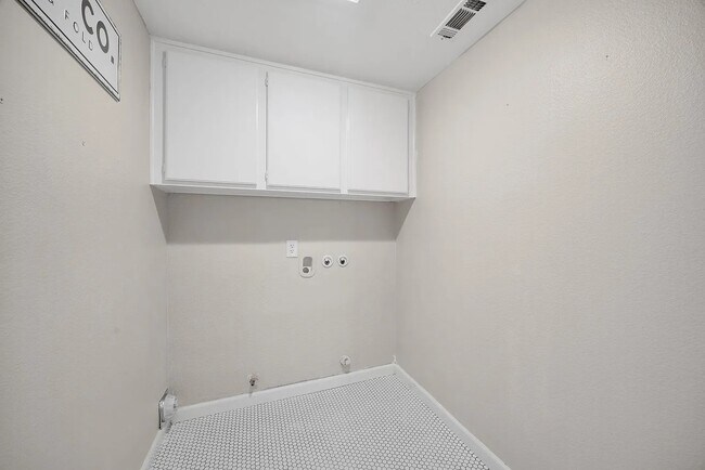 Building Photo - 934 Big Spring Ct