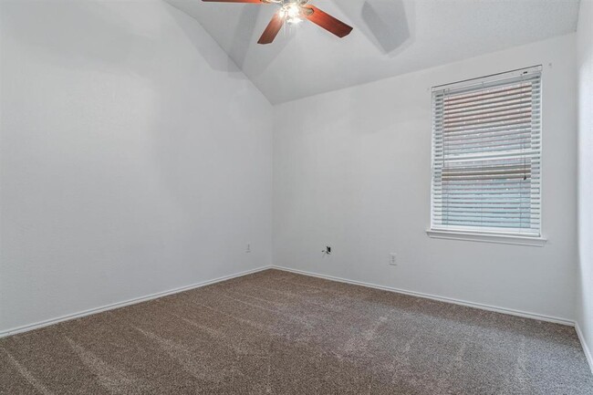 Building Photo - 202 Starlight Dr