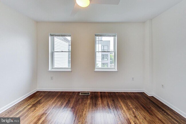 Building Photo - 1749 L St NE