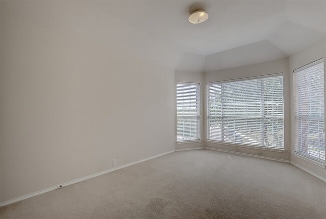 Building Photo - 2609 Monroe Dr