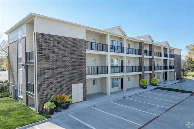 Building Photo - 100 N 5th St