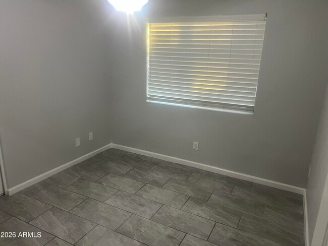 Building Photo - 5406 S Hazelton Ln