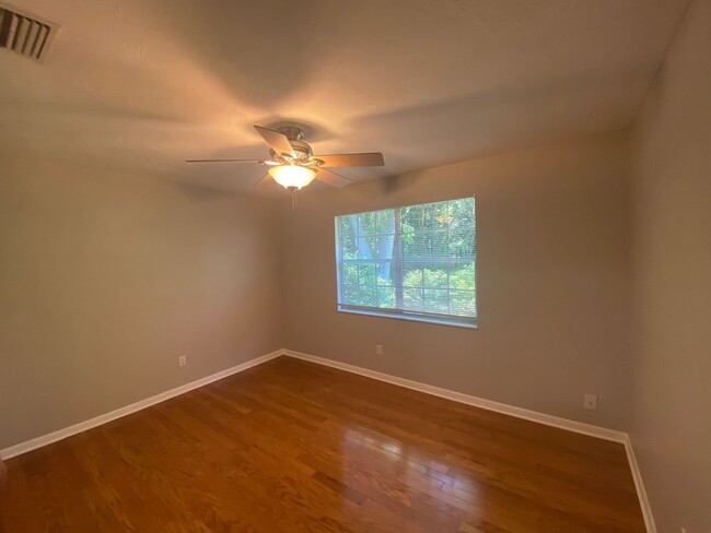 Building Photo - 2408 Dundee Dr