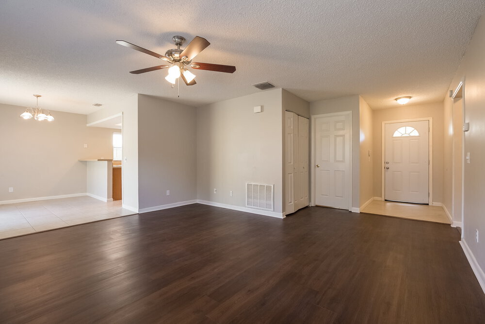 Building Photo - 318 Regal Park Dr