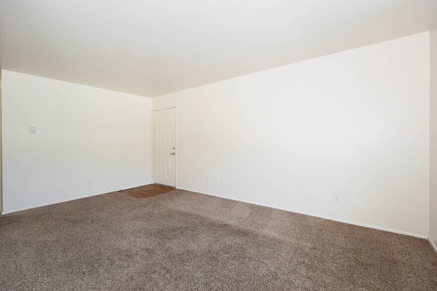 Building Photo - 12085 SW 135th Ave