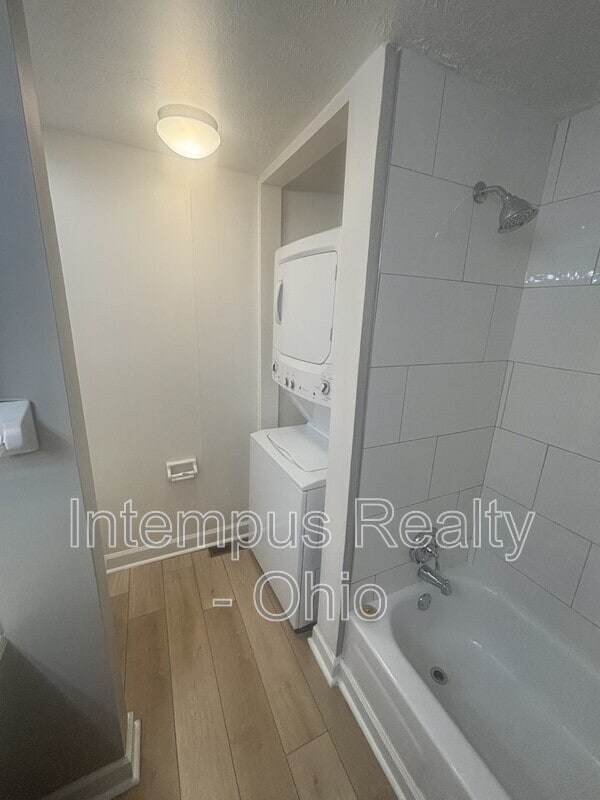 Building Photo - 10 King Arthur Ct