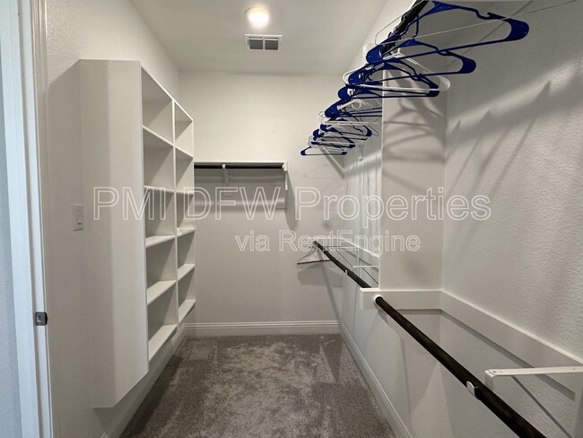 Building Photo - 2222 McMullin Dr