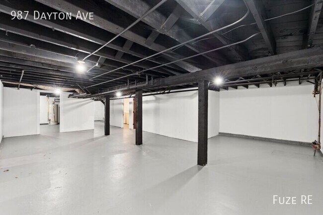 Building Photo - 987 Dayton Ave