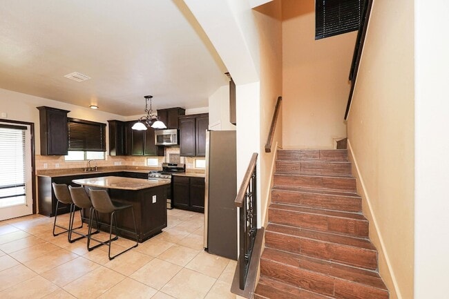 Building Photo - 9813 Sandhill Dr