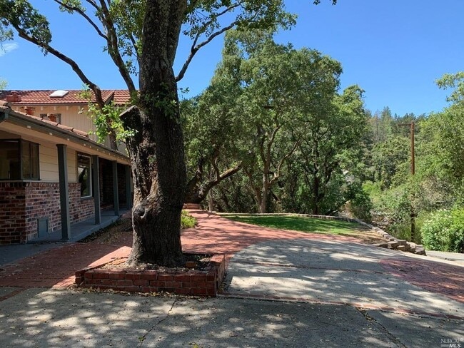 Building Photo - 848 Acalanes Rd