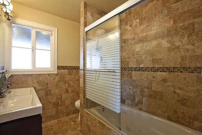 Building Photo - Charming 3bed/1bath in Hayward