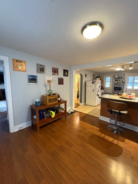 Building Photo - 94 Branford St