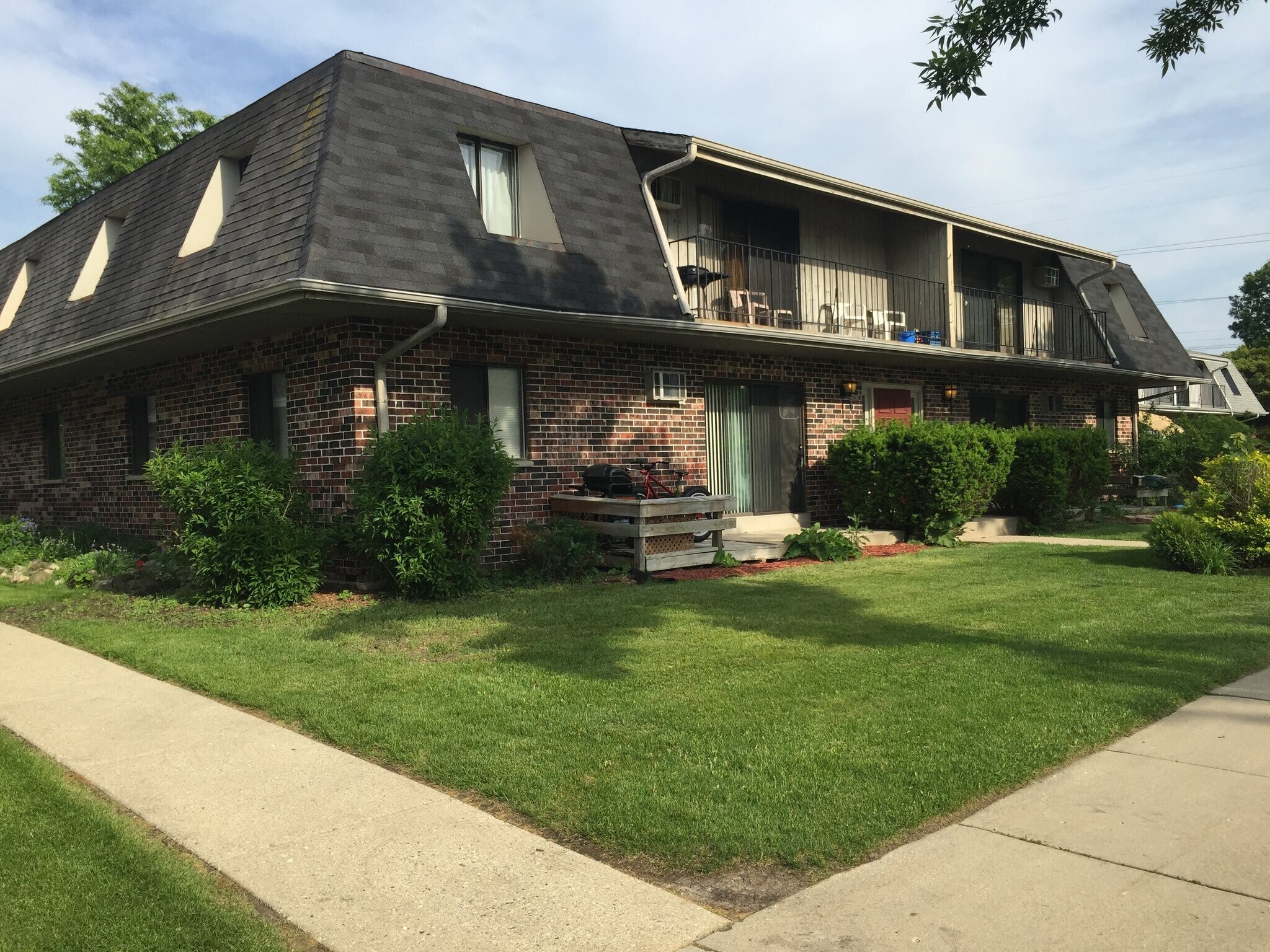 Building Photo - 1712 S 115 Ct