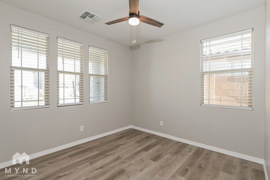 Building Photo - 20887 E Swan Dr