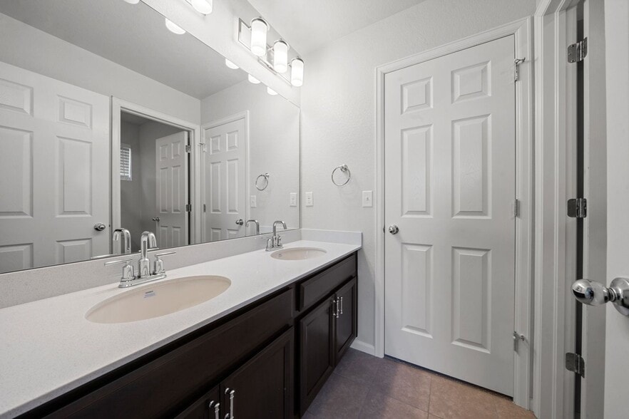 Building Photo - 470 Hyde Park Cir