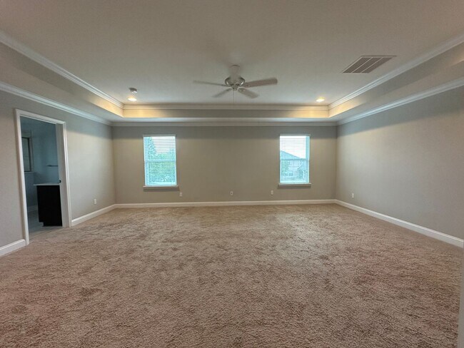 Building Photo - Large Home at Work Golf Village