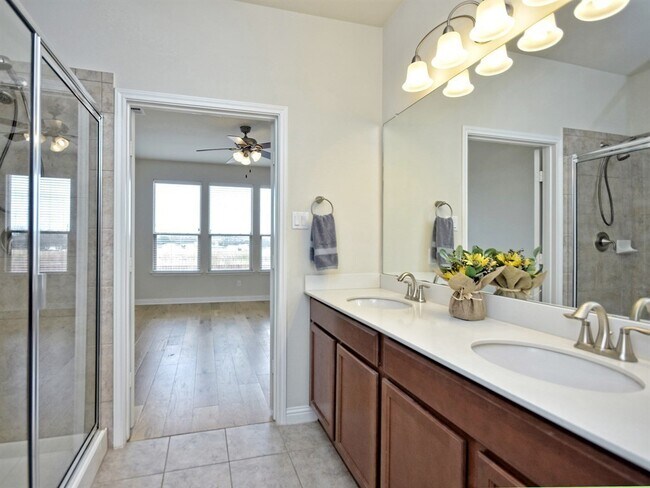 Building Photo - Spacious North Austin Gem: Modern Comfort,...