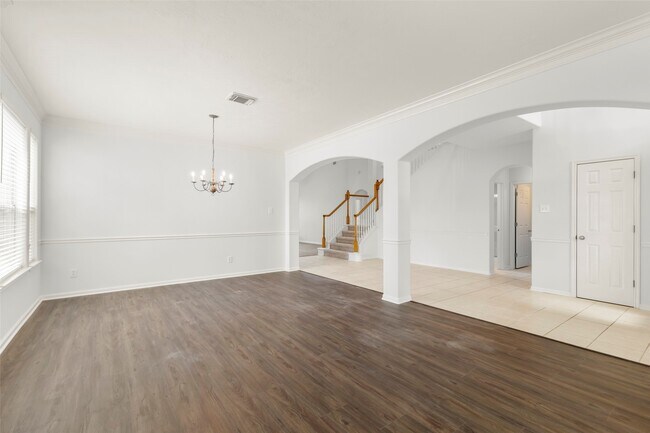 Building Photo - 2111 Blue Water Bay Dr