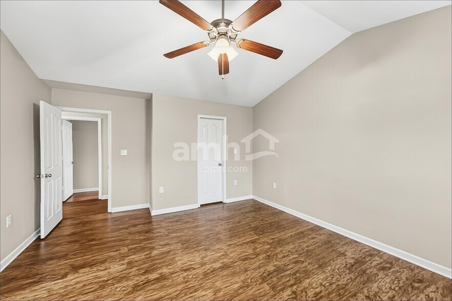 Building Photo - 410 Lind Point Ln