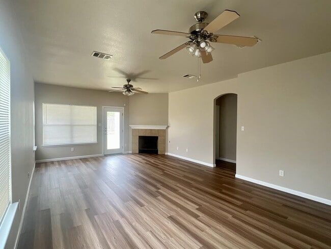 Building Photo - 141 Poplarwood Dr