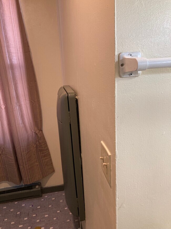 Building Photo - 204 Clinton Ave