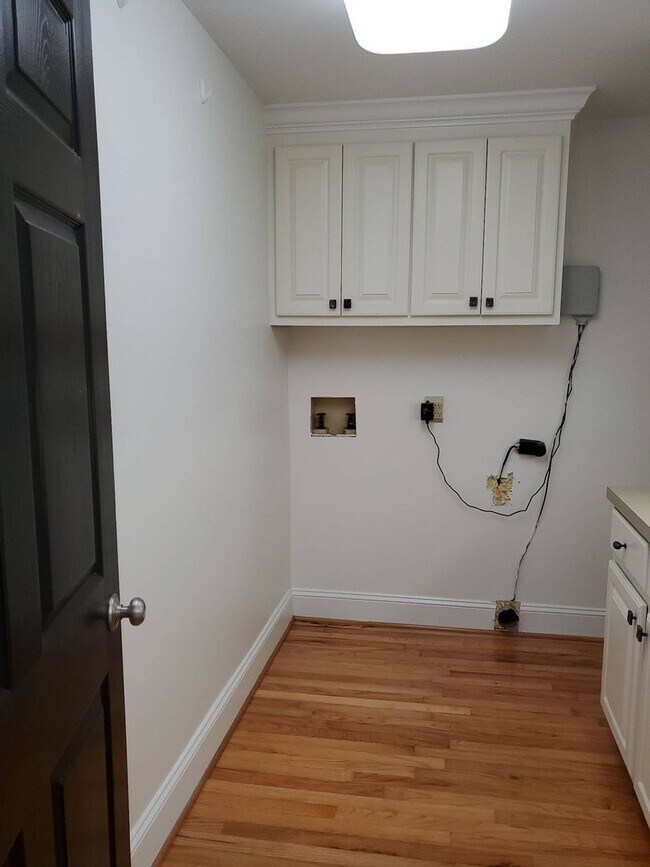 Building Photo - Spacious home in the Augusta Road Community - Lawn care included!