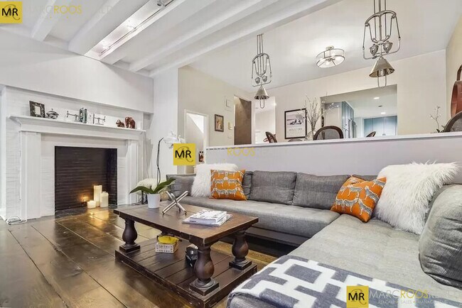 Building Photo - 48 Beacon St