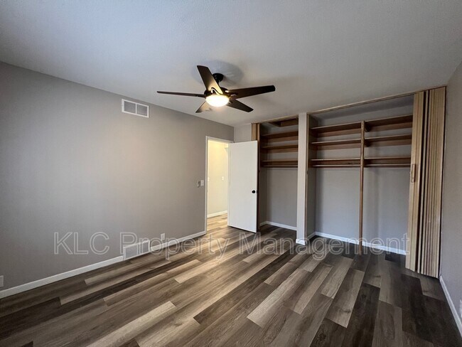 Building Photo - 3805 Maquoketa Dr