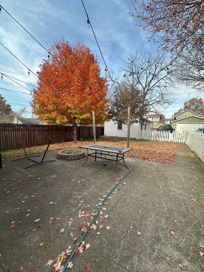 Building Photo - Gorgeous Renovated Highlands Bungalow – Available for Rent!