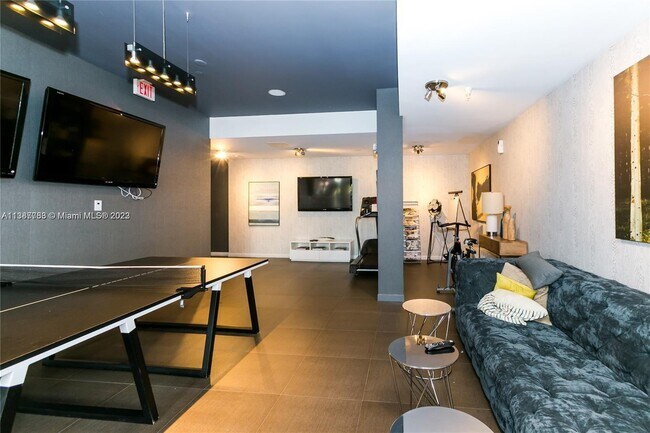 Building Photo - 435 21st St