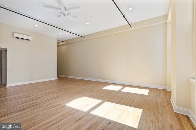 Building Photo - 2029 Walnut St