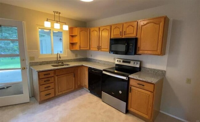Building Photo - Fantastic 4bd/2ba home! Let yourself in!