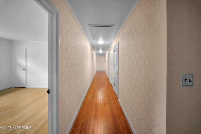 Building Photo - 170 Bingham Ave