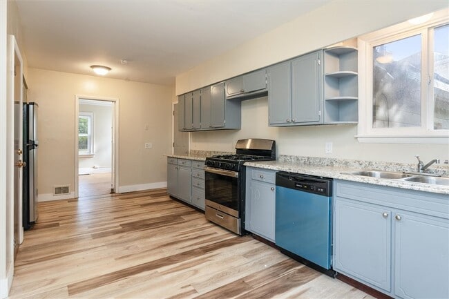 Building Photo - 425 Highland Ave