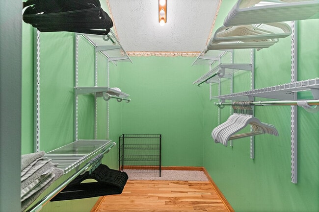 Building Photo - 2422 Cedar Crest Dr