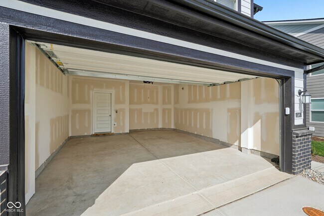 Building Photo - 15246 Swallow Fls Wy