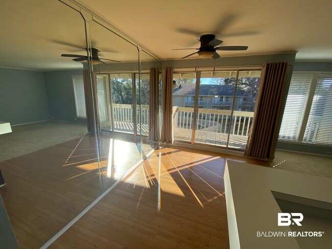 Building Photo - 2055 Sea Cliff Dr N