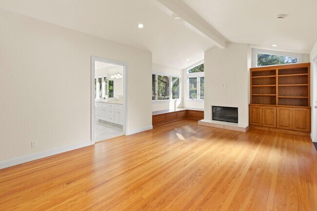 Building Photo - 27696 Vogue Ct