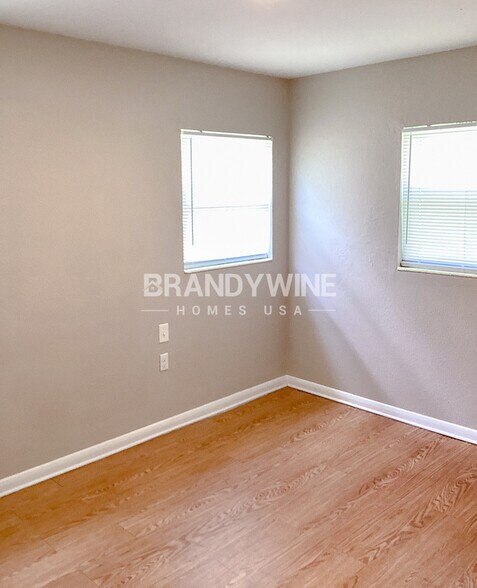 Building Photo - 2016 E Crenshaw St