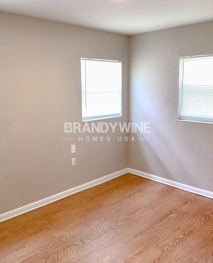 Building Photo - 2016 E Crenshaw St